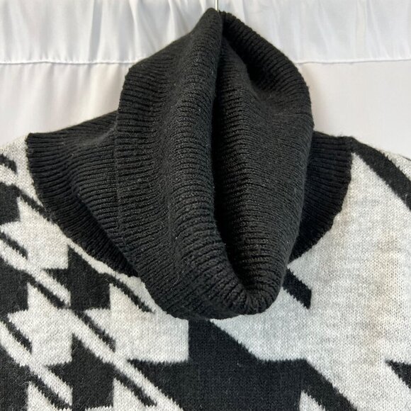 William Rast Turtleneck Pullover Sweater Black/Gray Houndstooth Size Medium - Picture 3 of 9